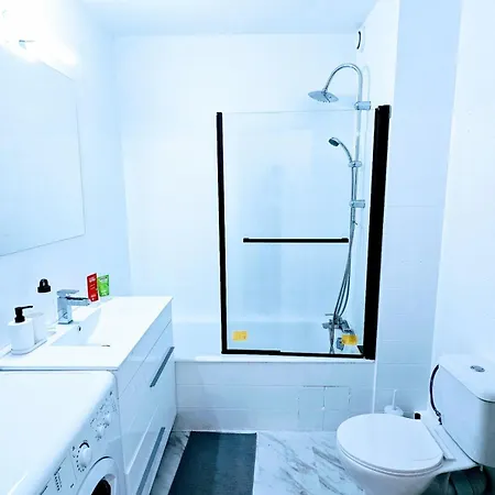 Vue Degagee, Emplacement Ideal, Climatise شقة مينتون